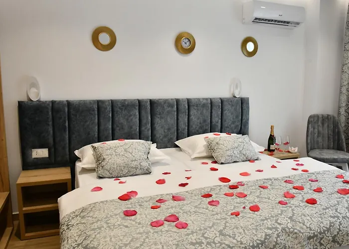 Elite Golem (Tirana)