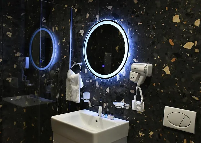 Elite Golem (Tirana)